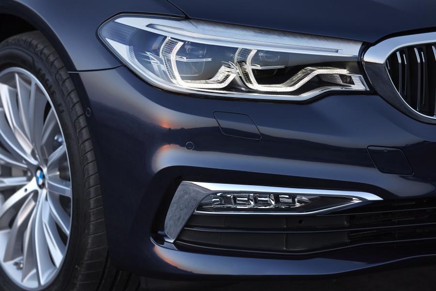 Детали экстерьера BMW 530d xDrive Sedan Luxury Line 2017 года  (WW) (фото 18 из 61)